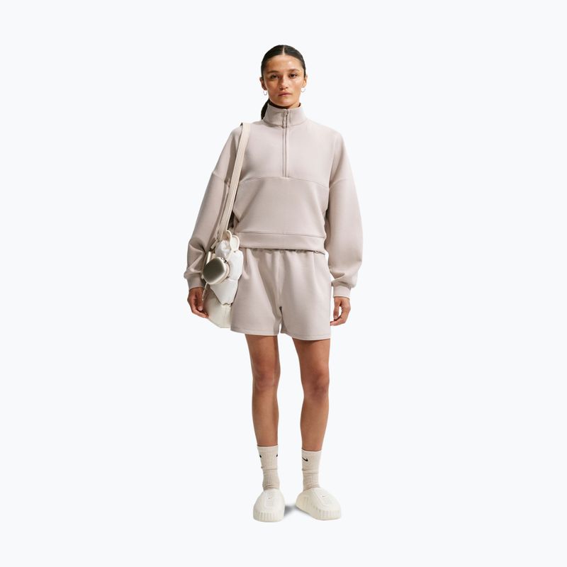 Pantaloni scurți de antrenament pentru femei Nike 24.7 ImpossiblySoft cream Ii/cream Ii/college grey 2