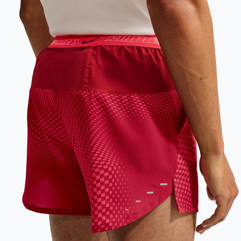 Pantaloni scurți de alergare pentru bărbați Nike Stride fusion red 5