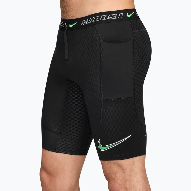 Pantaloni scurți de alergare pentru bărbați Nike Stride black/illusion green 3