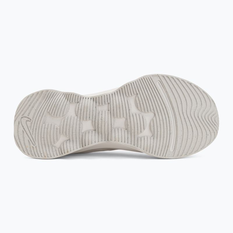 Încălțăminte pentru femei Nike Motiva 2 summit white/phantom/metallic silver 4