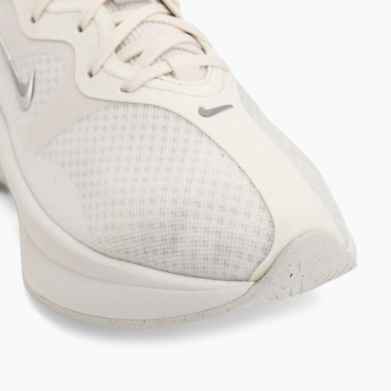 Încălțăminte pentru femei Nike Motiva 2 summit white/phantom/metallic silver 7