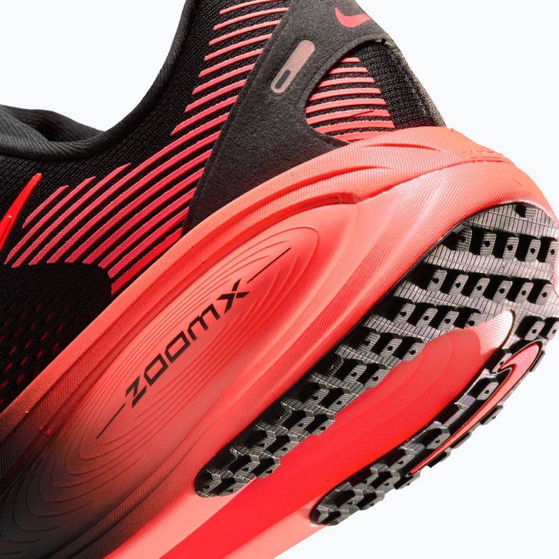 Încălțăminte de alergare pentru bărbați Nike Vomero 18 black/university red/bright crimson 8