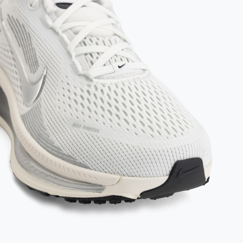 Încălțăminte de alergare pentru femei Nike Vomero 18 summit white/sail/metallic silver 7