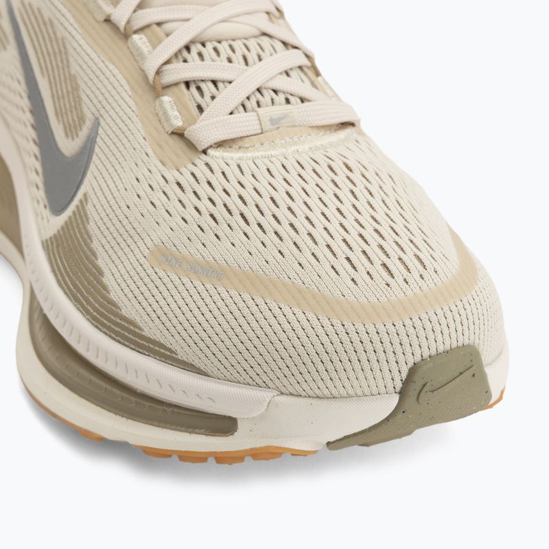 Încălțăminte de alergare pentru bărbați Nike Vomero 18 light khaki/desert khaki/metallic silver 7
