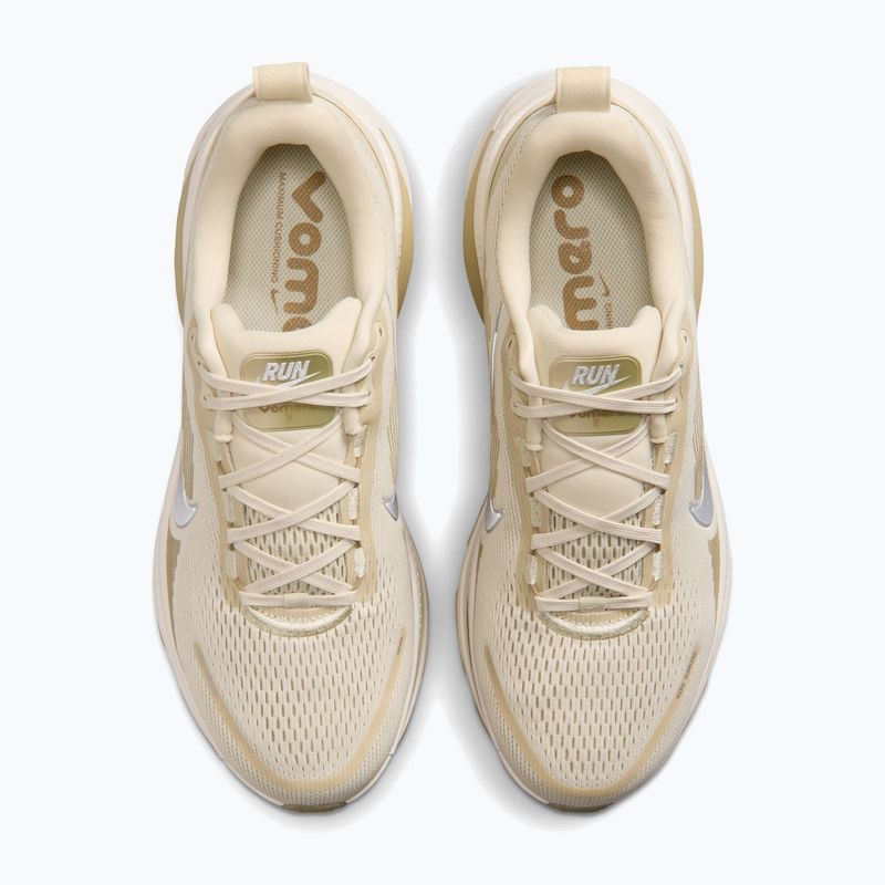 Încălțăminte de alergare pentru bărbați Nike Vomero 18 light khaki/desert khaki/metallic silver 3