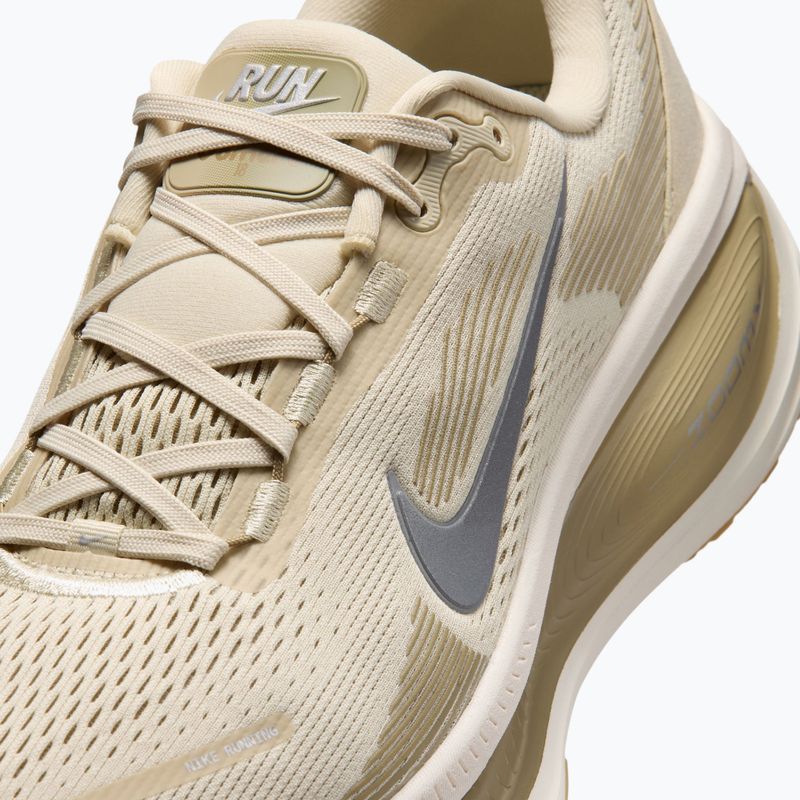 Încălțăminte de alergare pentru bărbați Nike Vomero 18 light khaki/desert khaki/metallic silver 5