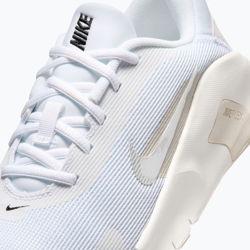 Încălțăminte de antrenament pentru femei Nike Flex Train white/sail/phantom/ metallic silver 7