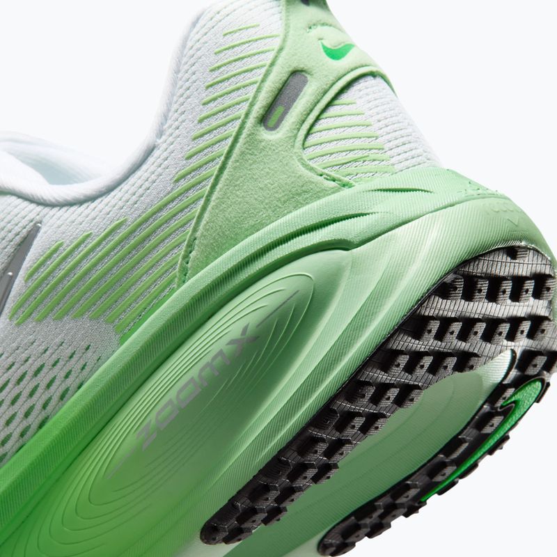 Încălțăminte de alergare pentru femei Nike Vomero 18 white/illusion green/metallic silver 8