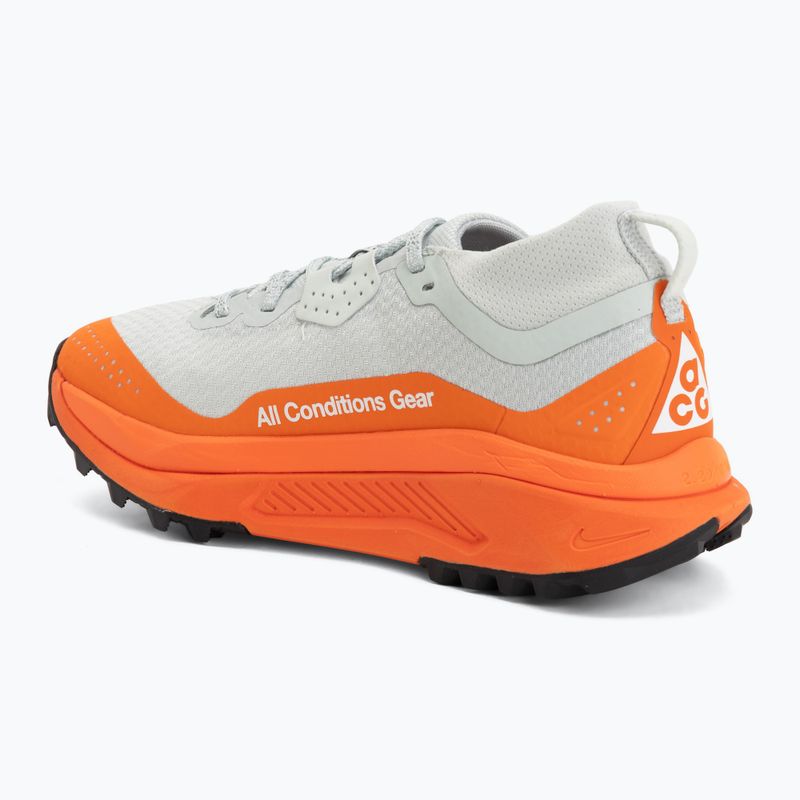 Încălțăminte de alergare pentru femei Nike ACG Zegama GORE-TEX light silver/safety orange/summit white 3