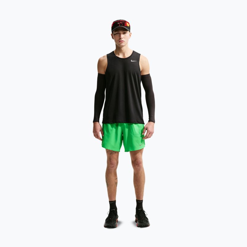 Pantaloni scurți de alergare pentru bărbați Nike Stride Dri-Fit Brief-Lined 7" green spark 2