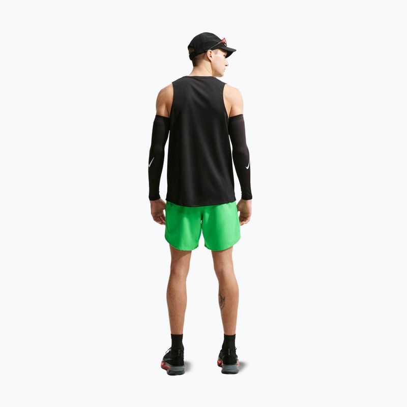 Pantaloni scurți de alergare pentru bărbați Nike Stride Dri-Fit Brief-Lined 7" green spark 3