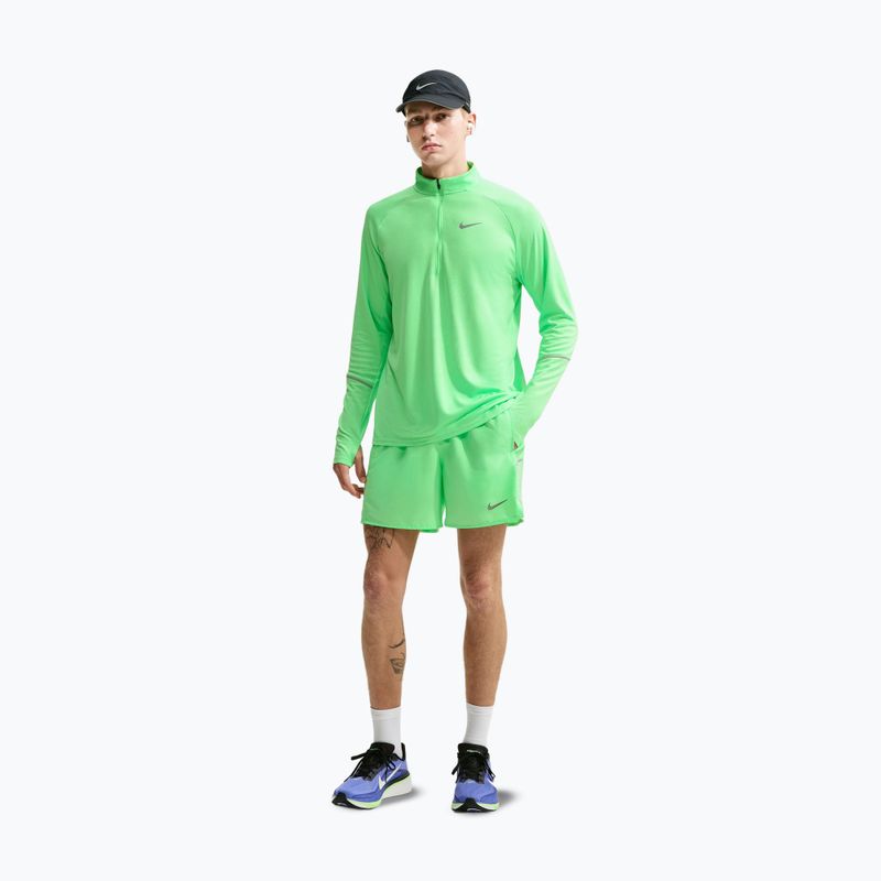 Pantaloni scurți de alergare pentru bărbați Nike Miler illusion green 2