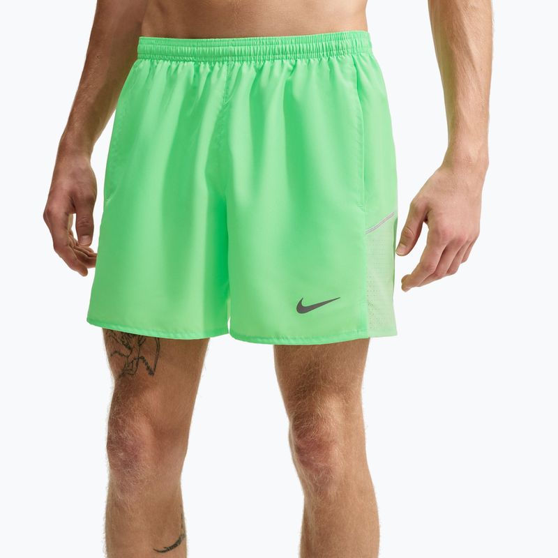 Pantaloni scurți de alergare pentru bărbați Nike Miler illusion green 5