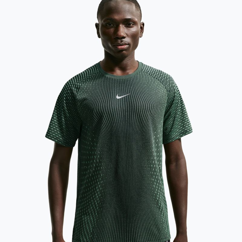 Tricou de alergare pentru bărbați Nike Stride black/light green spark 4