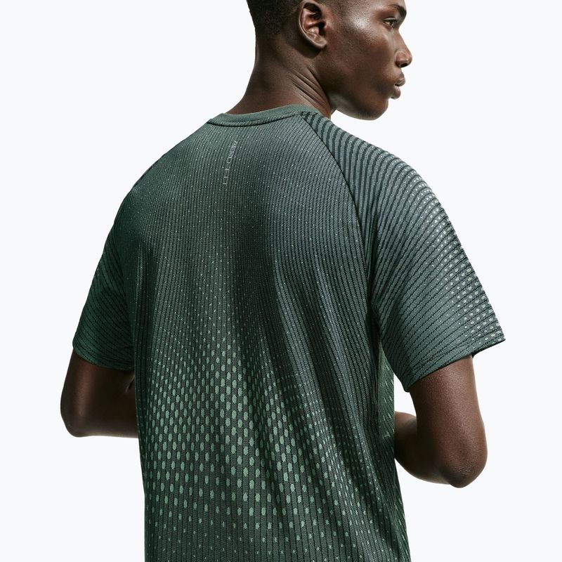 Tricou de alergare pentru bărbați Nike Stride black/light green spark 5