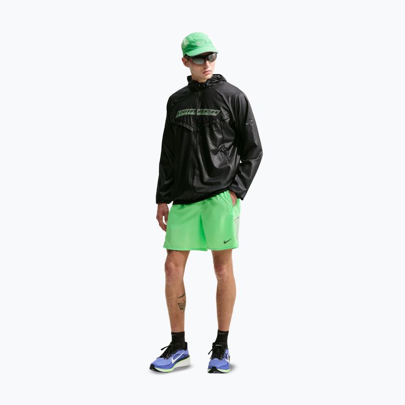 Pantaloni scurți de alergare pentru bărbați Nike Miler illusion green 2