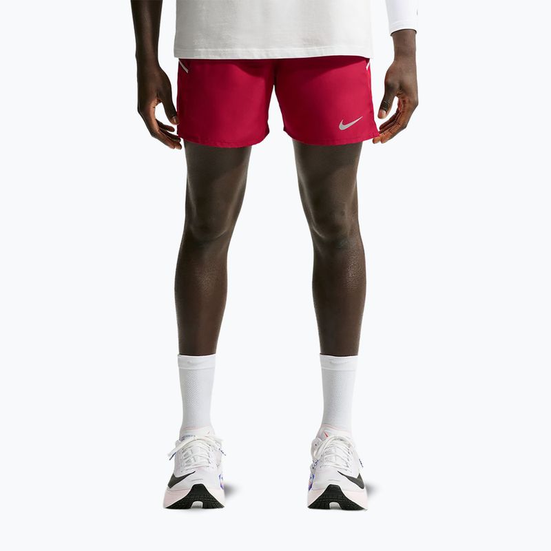 Pantaloni scurți de alergare pentru bărbați Nike Miler tough red/sport red
