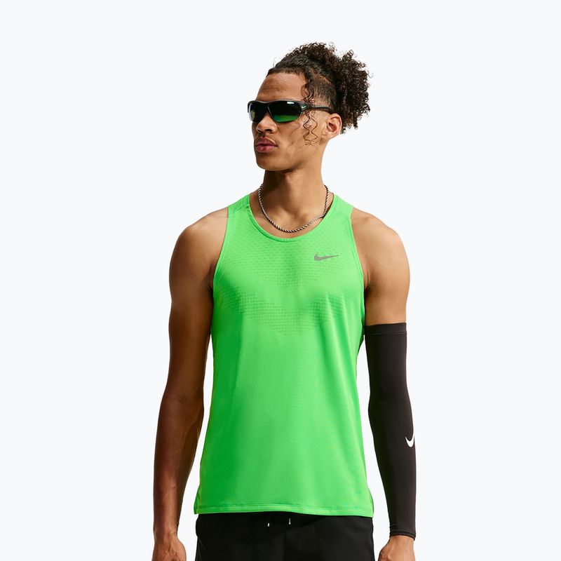 Tricou de alergare pentru bărbați Nike Stride green spark