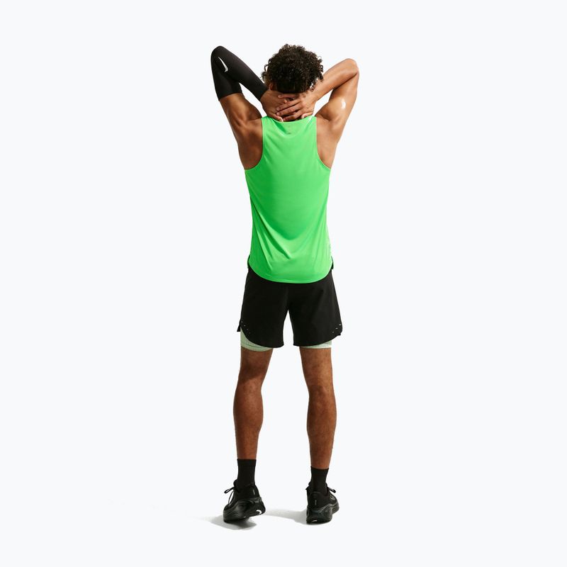 Tricou de alergare pentru bărbați Nike Stride green spark 3