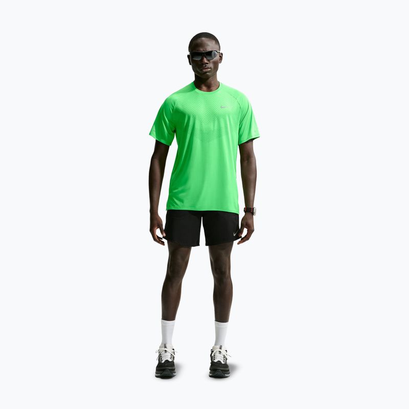 Tricou de alergare pentru bărbați Nike Stride green spark 2