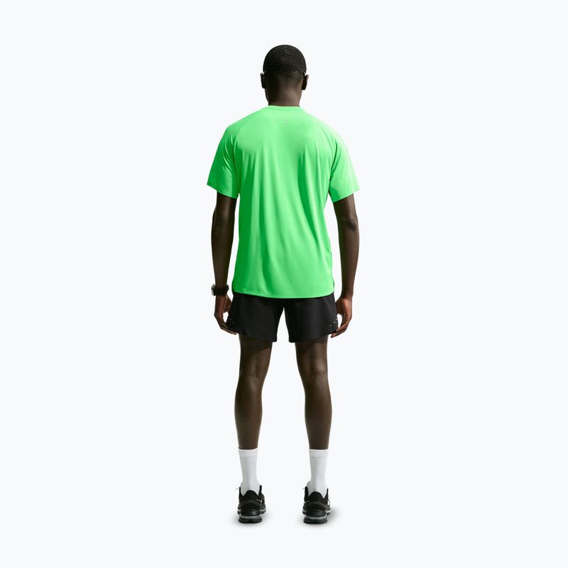 Tricou de alergare pentru bărbați Nike Stride green spark 3