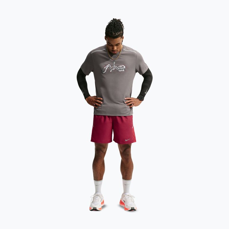 Pantaloni scurți de alergare pentru bărbați Nike Miler tough red/sport red 2