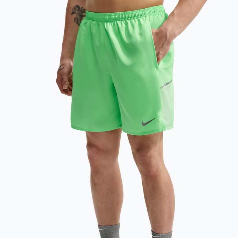 Pantaloni scurți de alergare pentru bărbați Nike Miler illusion green 5
