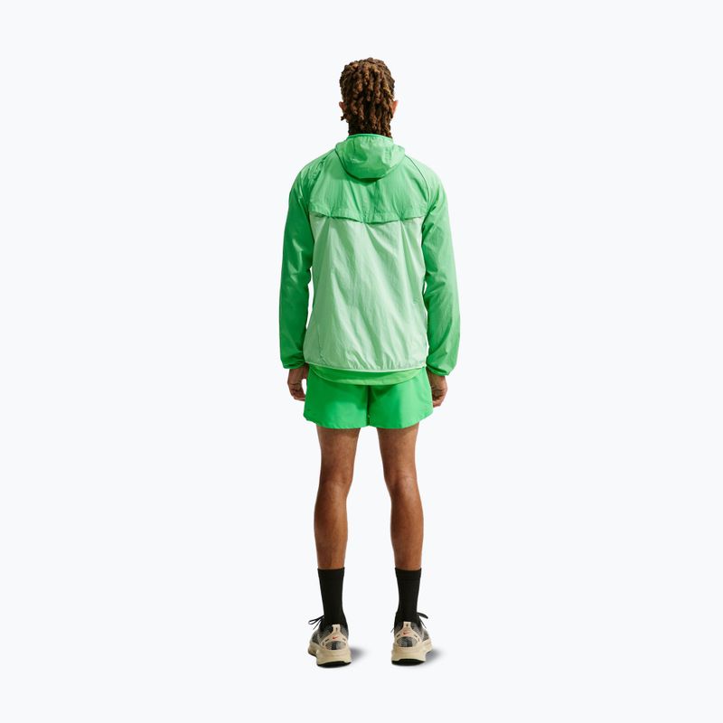 Pantaloni scurți de alergare pentru bărbați Nike Stride Dri-Fit 2in1 7" green spark 3