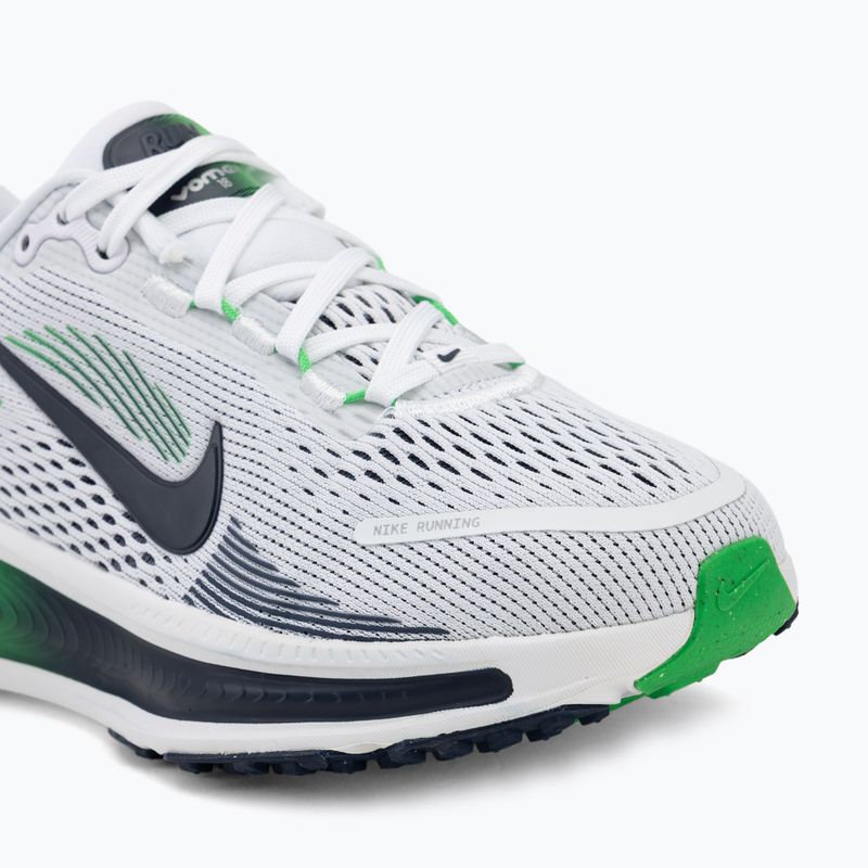 Pantofi de alergare Nike Vomero 18 alb/verdele scânteietor/bleumarin închis 7