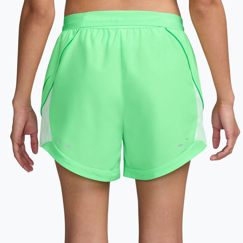 Pantaloni scurți de alergare pentru femei Nike Tempo Dri-Fit Unlined illusion green/barely green/green spark 2