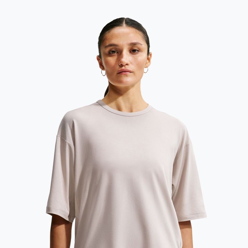 Tricou de antrenament pentru femei Nike 24.7 ImpossiblySoft Light cream Ii/college grey 3