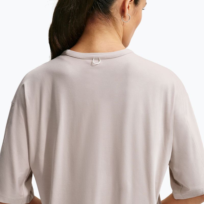Tricou de antrenament pentru femei Nike 24.7 ImpossiblySoft Light cream Ii/college grey 4