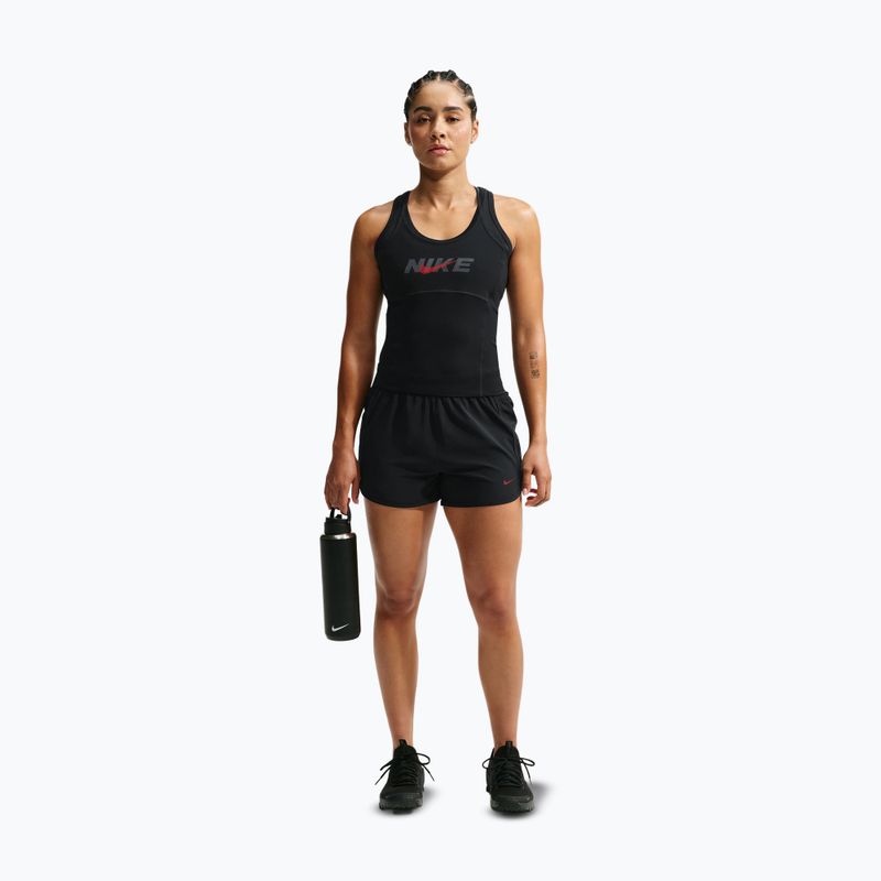 Pantaloni scurți de antrenament pentru femei Nike One black/black/university red 2