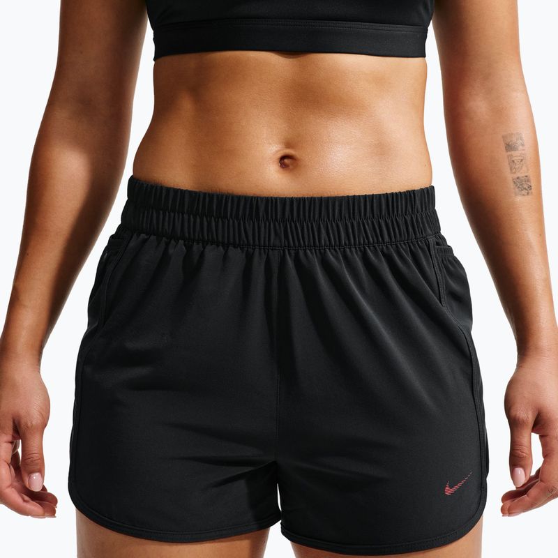 Pantaloni scurți de antrenament pentru femei Nike One black/black/university red 4