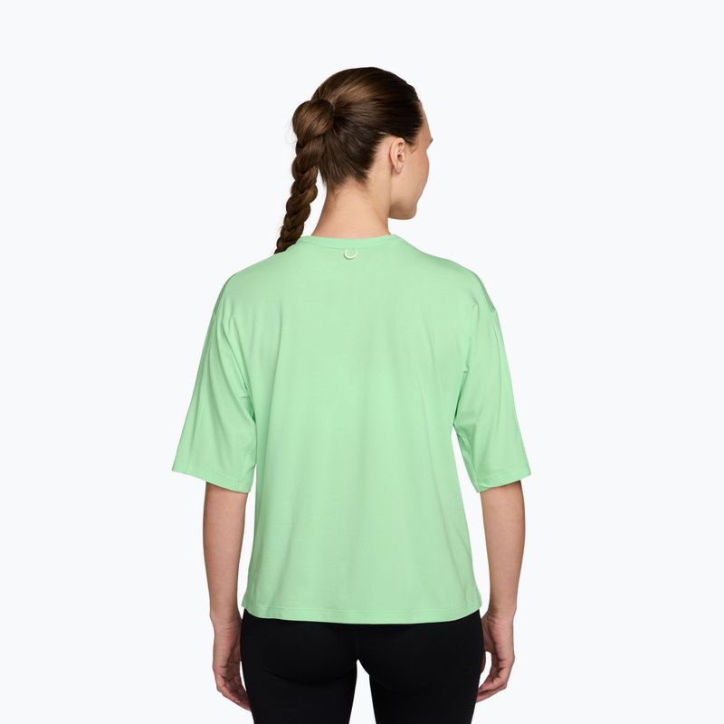 Tricou de antrenament pentru femei Nike 24.7 ImpossiblySoft Light cucumber calm/illusion green 2
