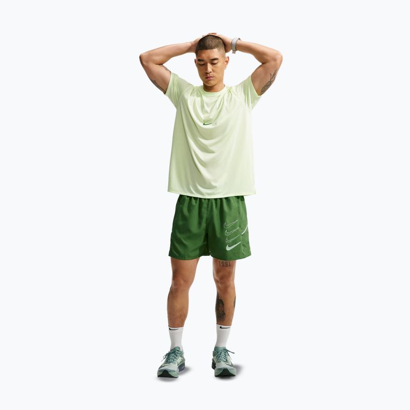 Pantaloni scurți de alergare pentru bărbați Nike Miler forest green 2