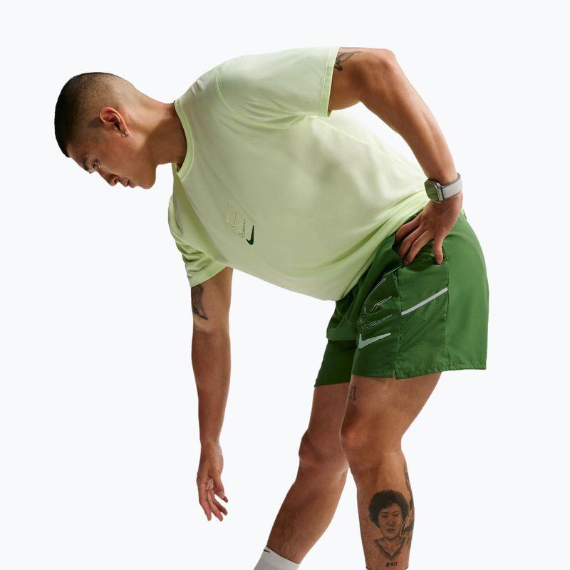 Pantaloni scurți de alergare pentru bărbați Nike Miler forest green 4
