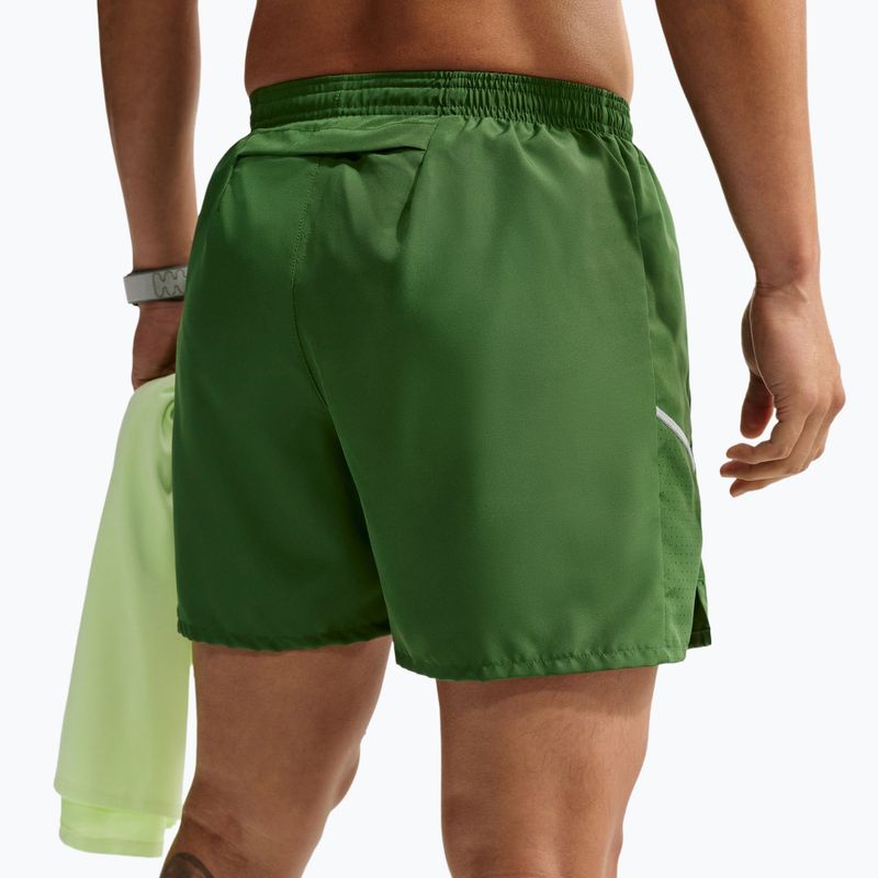 Pantaloni scurți de alergare pentru bărbați Nike Miler forest green 6