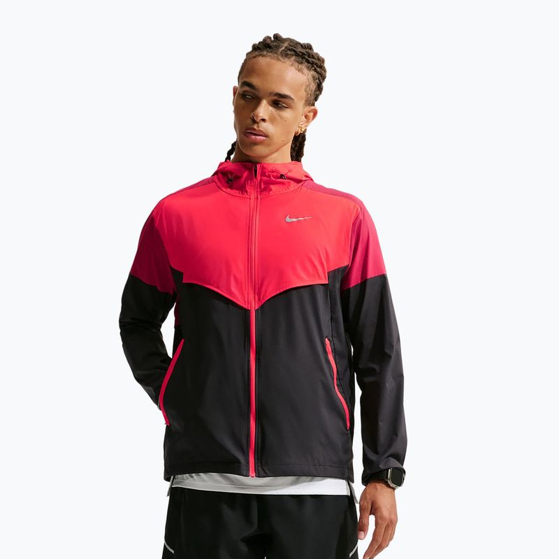 Geacă de alergare pentru bărbați Nike Impossibly Light Windrunner black/light crimson/tough red