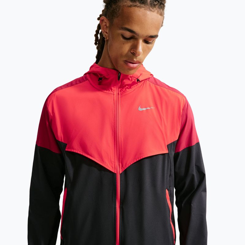 Geacă de alergare pentru bărbați Nike Impossibly Light Windrunner black/light crimson/tough red 4