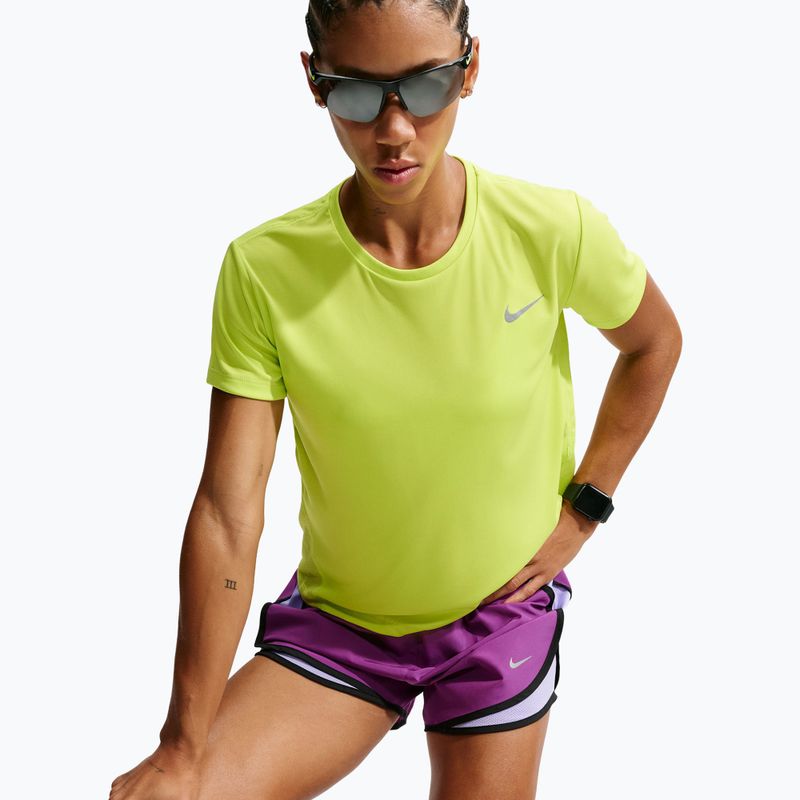 Pantaloni scurți de alergare pentru femei Nike Tempo Dri-Fit Mid-Rise bold berry/purple pulse 5