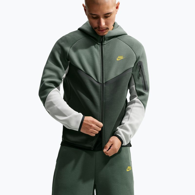 Bluză pentru bărbați Nike Tech Windrunner Full Zip camo green/black spruce/chrome yellow 4