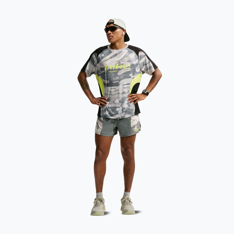 Tricou de alergare pentru bărbați Nike Dri-FIT Printed SS smoke grey/black/light lemon twist 2
