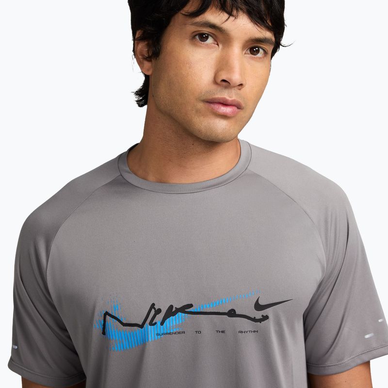Tricou de alergare pentru bărbați Nike Stride Let Go Dri-FIT ADV pencil point 3