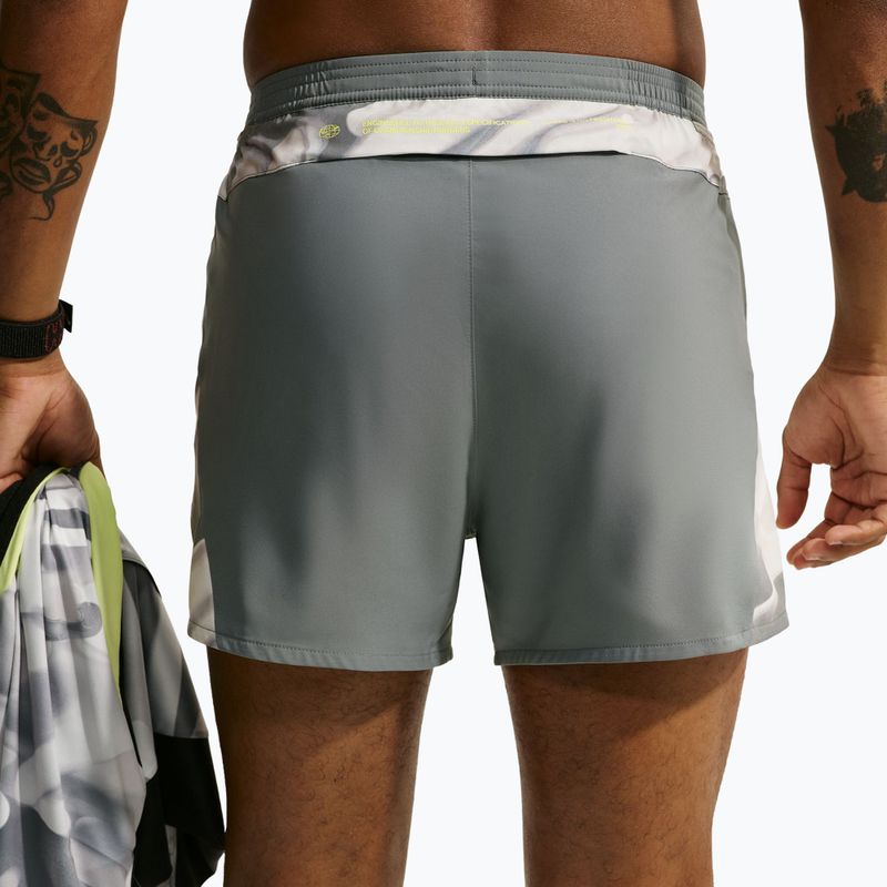 Pantaloni scurți de alergare pentru bărbați Nike Dri-Fit 4" smoke grey/black/light lemon twist 5