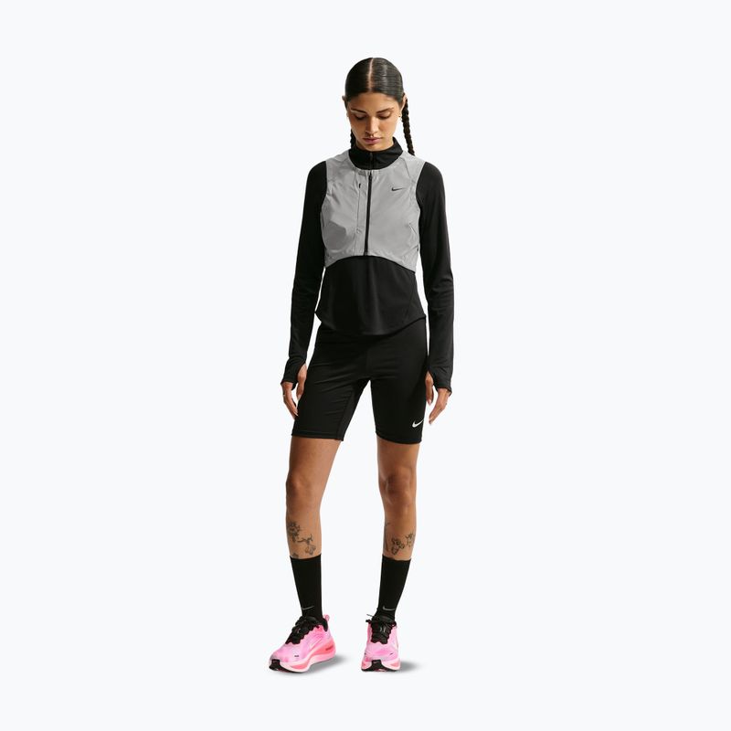 Vestă de alergare pentru femei Nike Swift Flash metallic cool grey/black 2