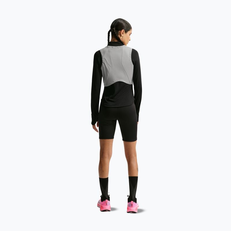 Vestă de alergare pentru femei Nike Swift Flash metallic cool grey/black 3