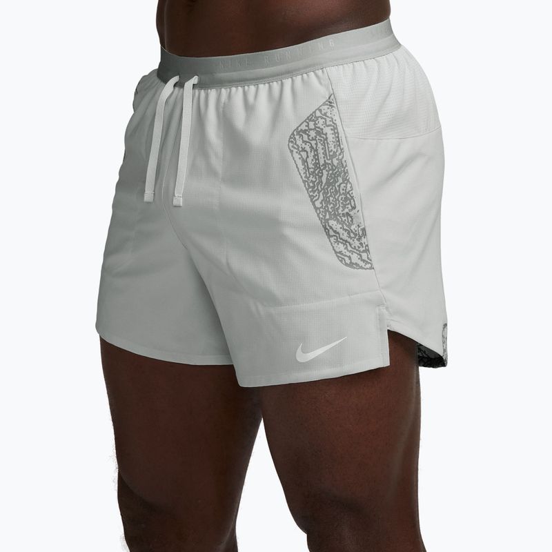 Pantaloni scurți de alergare pentru bărbați Nike Stride grey fog 3