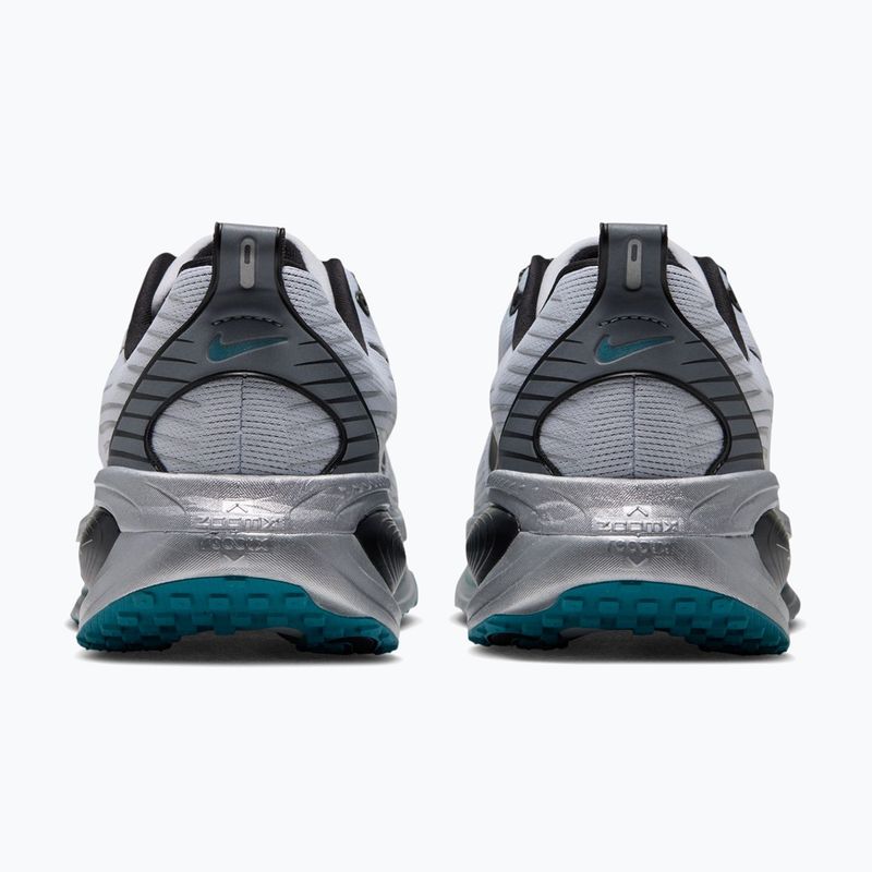 Încălțăminte de alergare pentru bărbați Nike Vomero 18 football grey/metallic cool grey/black 2
