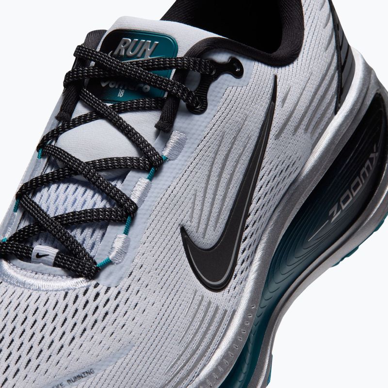Încălțăminte de alergare pentru bărbați Nike Vomero 18 football grey/metallic cool grey/black 5